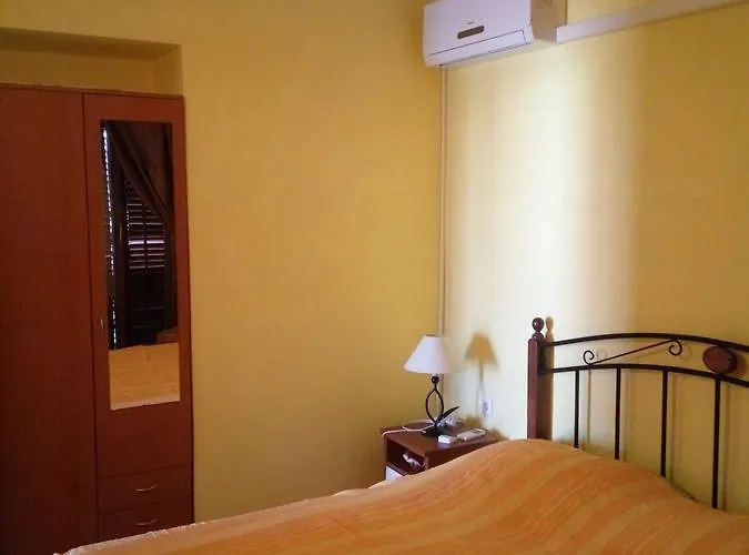 Leon Апартаменты